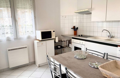 Bouzigues Apartment | Beachside Garden Apartment in Bouzigues - 2 Keys, Parking Included