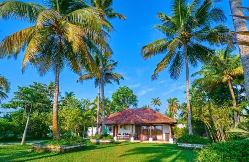 Cherthala House | Beachside Pool Villa - Karthiyayini by VOYE HOMES