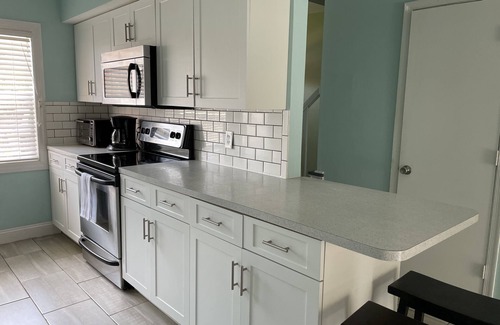 Indian Harbour Beach House | Beachside Townhouse: Family Friendly & Renovated