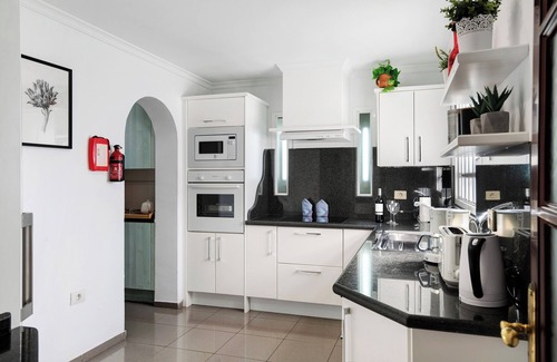 Puerto del Carmen Villa | Beachside Villa "Muñoz" with Heated Pool, Air Conditioning & Wi-Fi