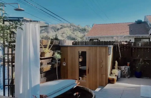 Beachwood Canyon Cabin | Beachwood Cabin Spa with Sauna and Hot Tubn