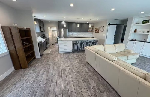 La Mesa House | Beachy bungalow