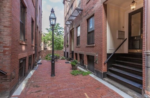 Beacon Hill Apartment | Beacon Hill Studio with Full Kitchen, Close to MGH, Train, Boston Common