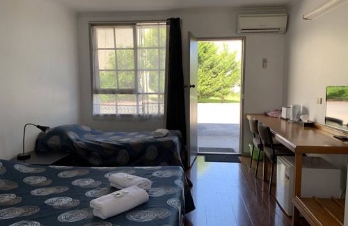 Beaconsfield Hotel | Beaconsfield Lodge Motel