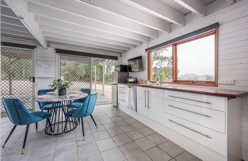 Riverlea Cottage | Bear Cottage Eco Escape in the Hills of Riverlea