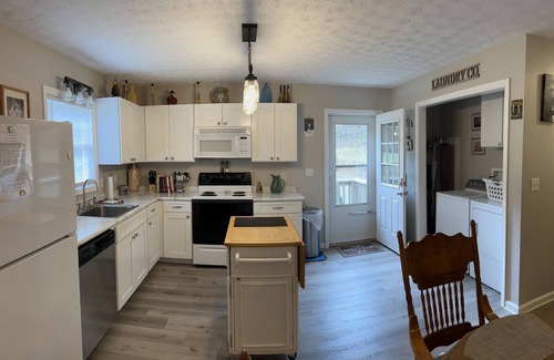 Butler House | Bear Creek Mountain Retreat Cottage on 107 Acres