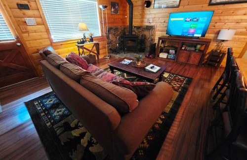 Sugarloaf House | Bear Escapes II Affordable Luxury Cabin