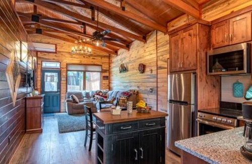 Sherwood - Tualatin South Cabin | Bear Lodge - Heart of Wine Country