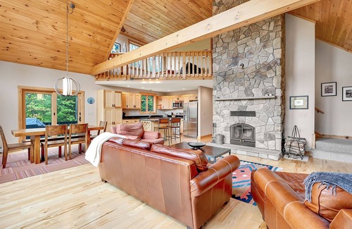 Sunday River Area House | Bear Mountain Lodge | 4 Bed, 3 Bath