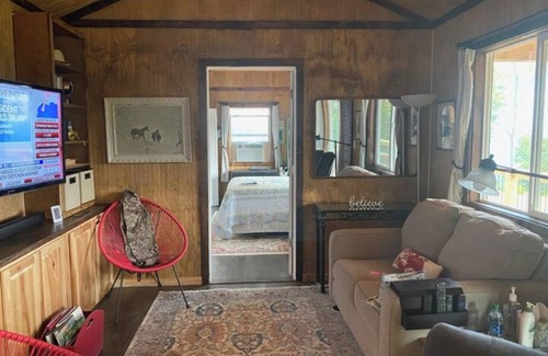 Del Rio Cabin | Bear's Den: 65 Acres of Seclusion, Nature, Beauty + Entertainment, Restaurants