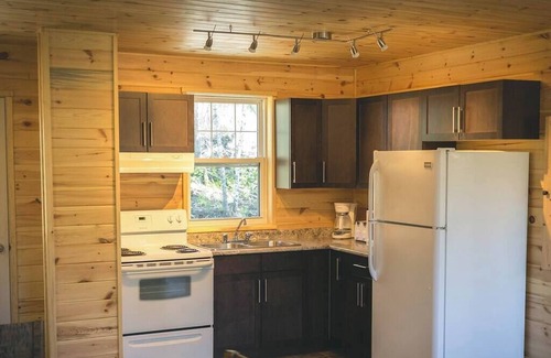 Kenora Cabin | Bear's Den Cabin - Lakewood Park Cabins