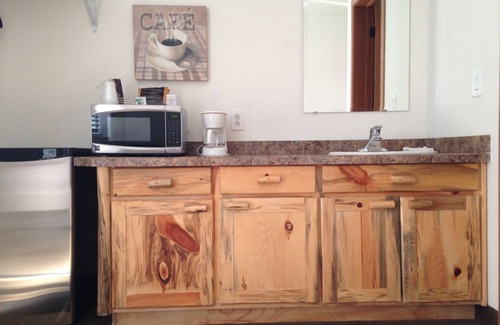 Shaunavon Hotel | Bear's Den Lodge