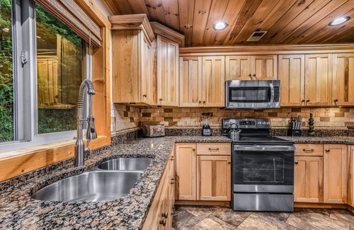 Wears Valley Cabin | Bearmont Lodge 4 Bedroom Cabin by RedAwning