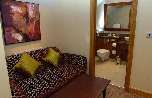 Warmingham Hotel | Bears Paw Inn