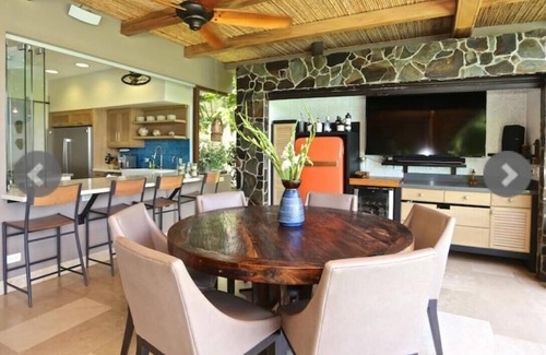 Santa Barbara House | Beatiful Family House