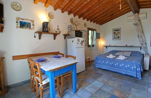 Castiglione della Pescaia House | Beautiful private villa with hot tub, A/C, TV, veranda, pets allowed, panoramic view and parking