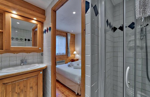 Chamonix City Centre Apartment | Beaujolais: Residence Villa Vallet