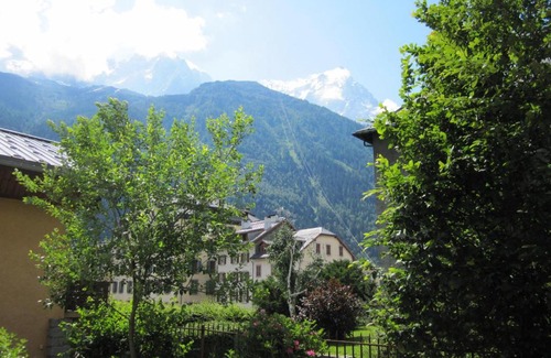 Chamonix City Centre Apartment | Beaujolais: Residence Villa Vallet