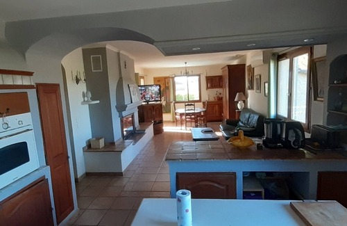 Sainte-Cecile-les-Vignes House | Beautiful villa with pool