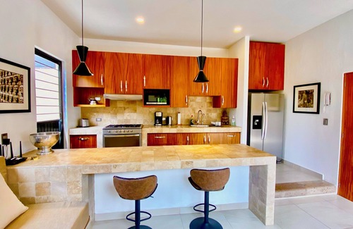 San Antonio Tlayacapan House | Beautifully Renovated 1 Bed Guest House - Walk to everything - Roof Top Patio