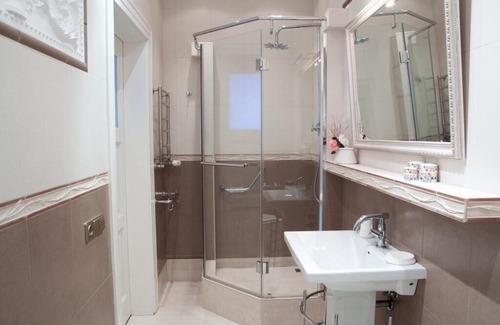 Yavory Apartment | Beautiful 3-Room Flat in Lychakivskyi District