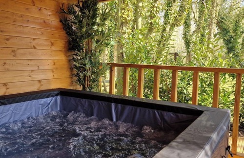 Brinkley Cabin | Beautiful 1-Bed Cabin in Newmarket
