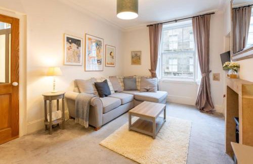 Bonnington Apartment | Beautiful 1 Bedroom Flat in Vibrant Stockbridge