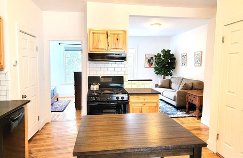 Valley Street Apartment | Beautiful 1 bedroom, furnished