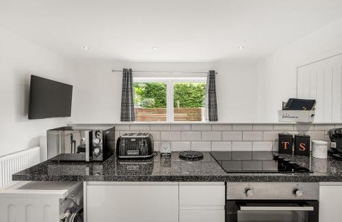 Oban Apartment | Beautiful 1 BR apt with private patio and free parking
