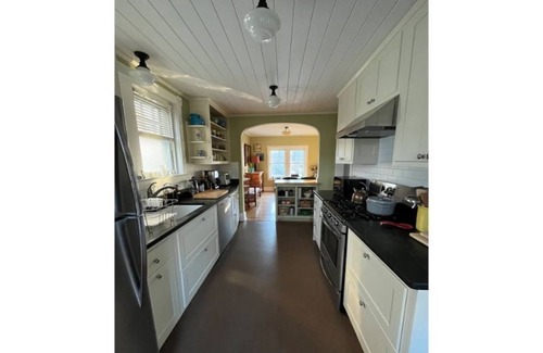 Moylan House | Beautiful 1920s Home in Quiet Media Neighborhood
