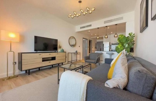 Al Sufouh Apartment | Beautiful 1BR Apartment with Full Seaview