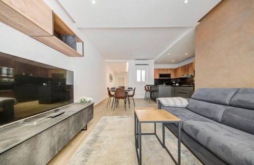 Hamrun Apartment | Beautiful 2 BDR Penthouse near Valletta sleeps 6