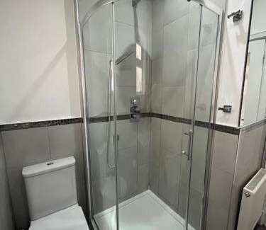 Thurlow Park Apartment | Beautiful 2 Bed Centrally Located Flat Close to 3 Stations