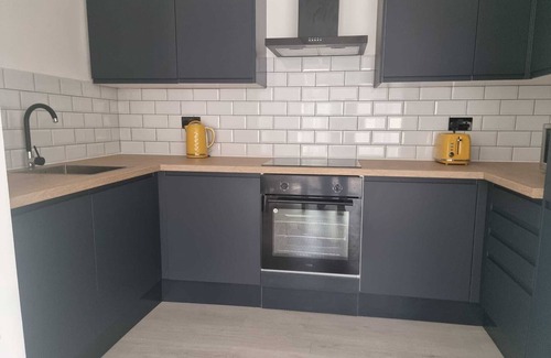South Benfleet Apartment | Beautiful 2-Bedroom Apartment with Parking