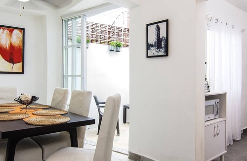 San Anton House | Beautiful 2 bedroom house directly on a park in the Colonial Zone