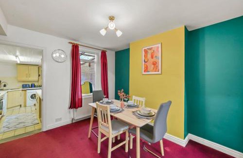 Aylesbury House | Beautiful 2 bedroom house Free Parking, Aylesbury, Adrenham st