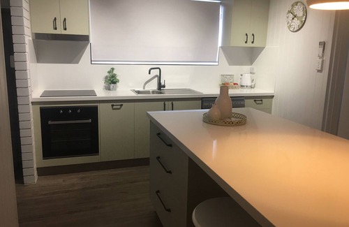 Point Vernon Apartment | Beautiful 2 bedroom fully self contained unit with sea views and breezes