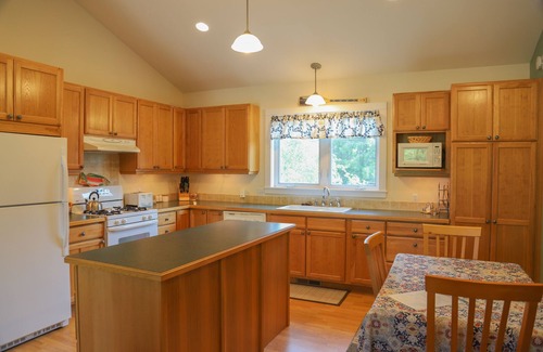 Hood River Apartment | Beautiful 2 Bedroom Apartment In The Perfect Hood River Location