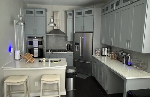 Arlington Condo | Beautiful 2-bedroom condo with AC and WiFi in lovely Arlington Tx.