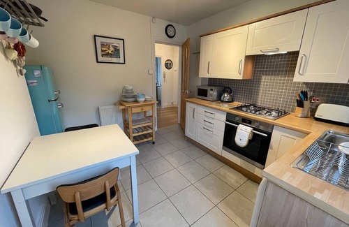 Conwy Apartment | Beautiful 2 bedroom Deganwy apartment with estuary views
