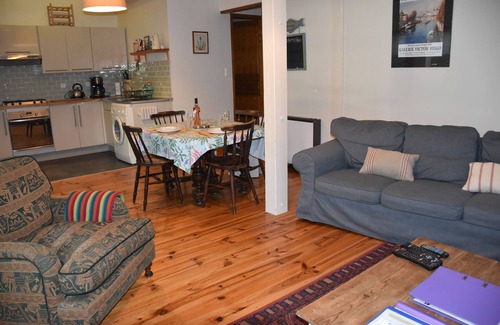 Crazannes Cottage | Beautiful 2 bedroom cottage 5 minutes from the River Charente