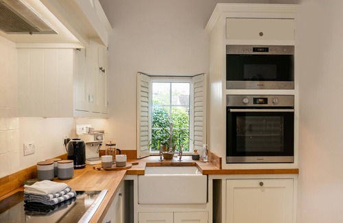 Churchill Apartment | Beautiful 2 Bedroom Cottage in the Cotswolds