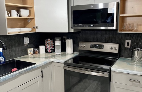 Northwest Orlando House | BEAUTIFUL 2 bedroom, LUXURY backyard & amenities