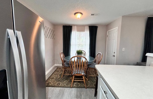 Davis Lake - Eastfield House | Beautiful 2-bedroom townhome in enchanting Charlotte with WiFi and Garage
