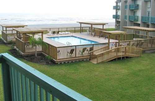 Freeport Apartment | Beautiful 2 bedroom unit at resort, sleeps 6