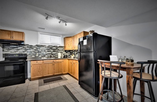 Guelph House | Beautiful 2 bedroom walkout basement apartment close to U of G