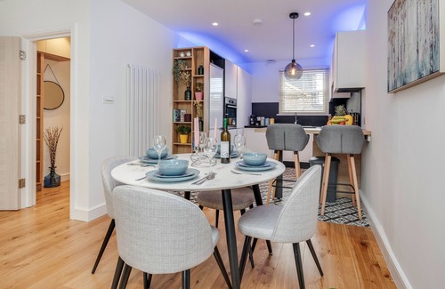 Fulham Broadway Apartment | Beautiful 2 bedrooms split level Fulham Apartment