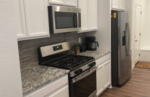 Commerce City House | Beautiful 2022 Constructed Patio Home. Sleeps up to 6 people. 10mins DIA Airport