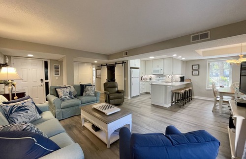 South Beach Condo | BEAUTIFUL 2BR VILLA WITH PATIO STEPS TO BEACH & SOUTH BEACH HILTON HEAD