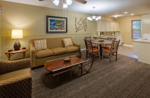 De Soto Condo | Beautiful 2BD condo in lakefront resort with lots of outdoor onsite activities